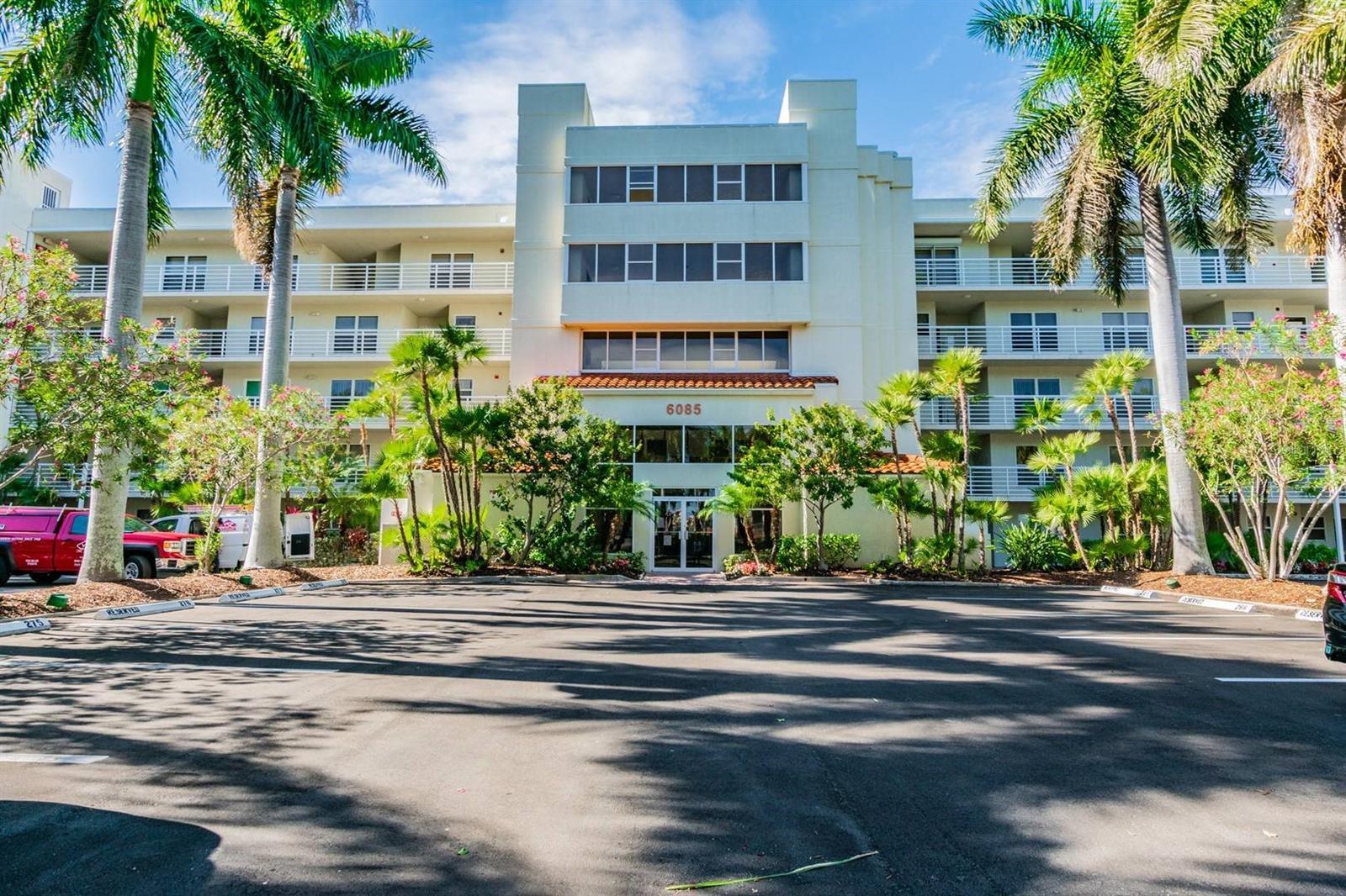 Image 28 of 32 For 6085 Bahia Del Mar Circle 468