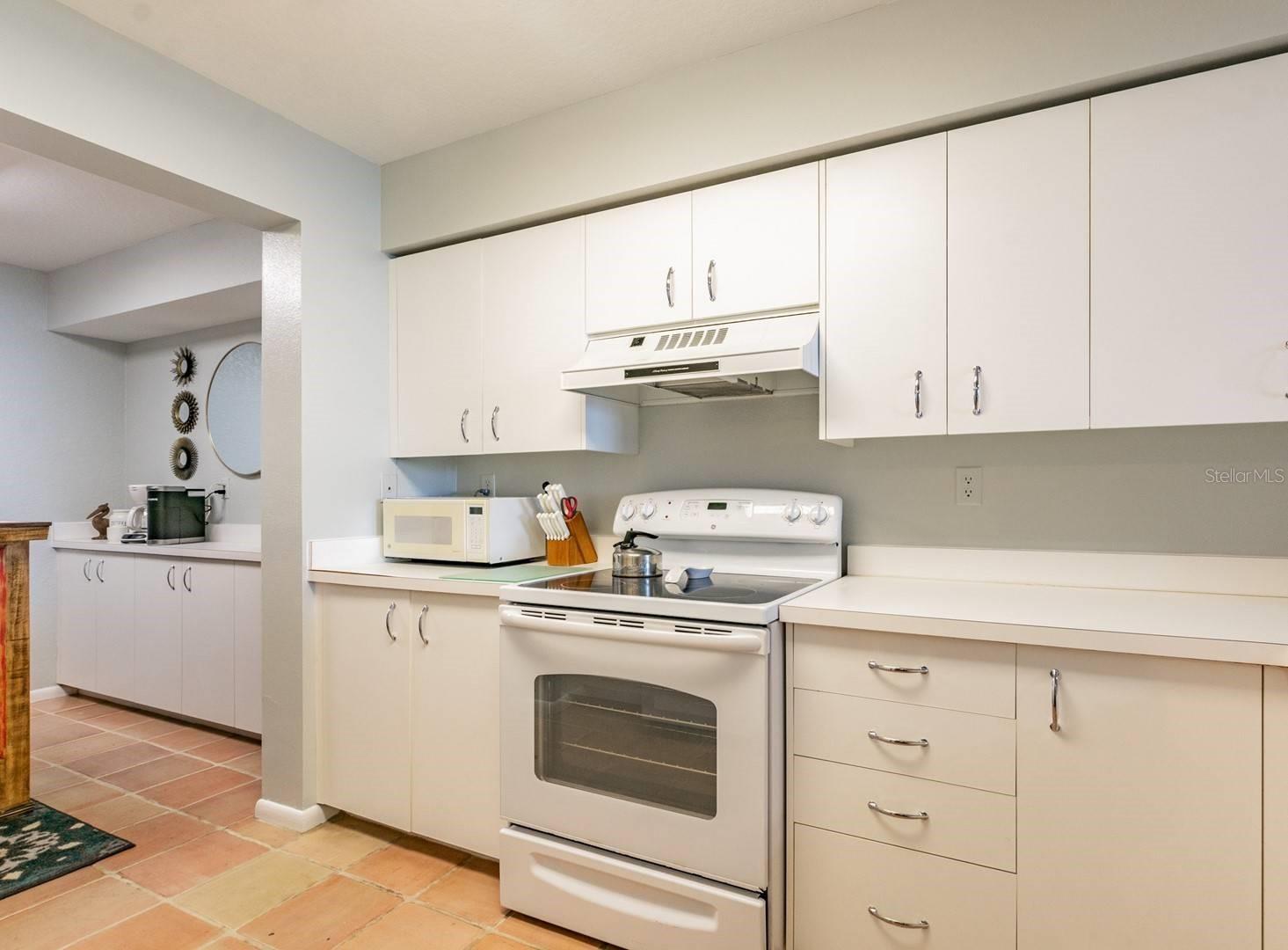 Image 5 of 32 For 6085 Bahia Del Mar Circle 468