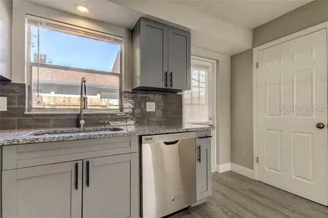 Image 10 of 22 For 300 6th Street N W2