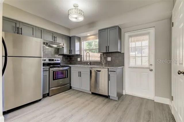 Image 5 of 22 For 300 6th Street N W2