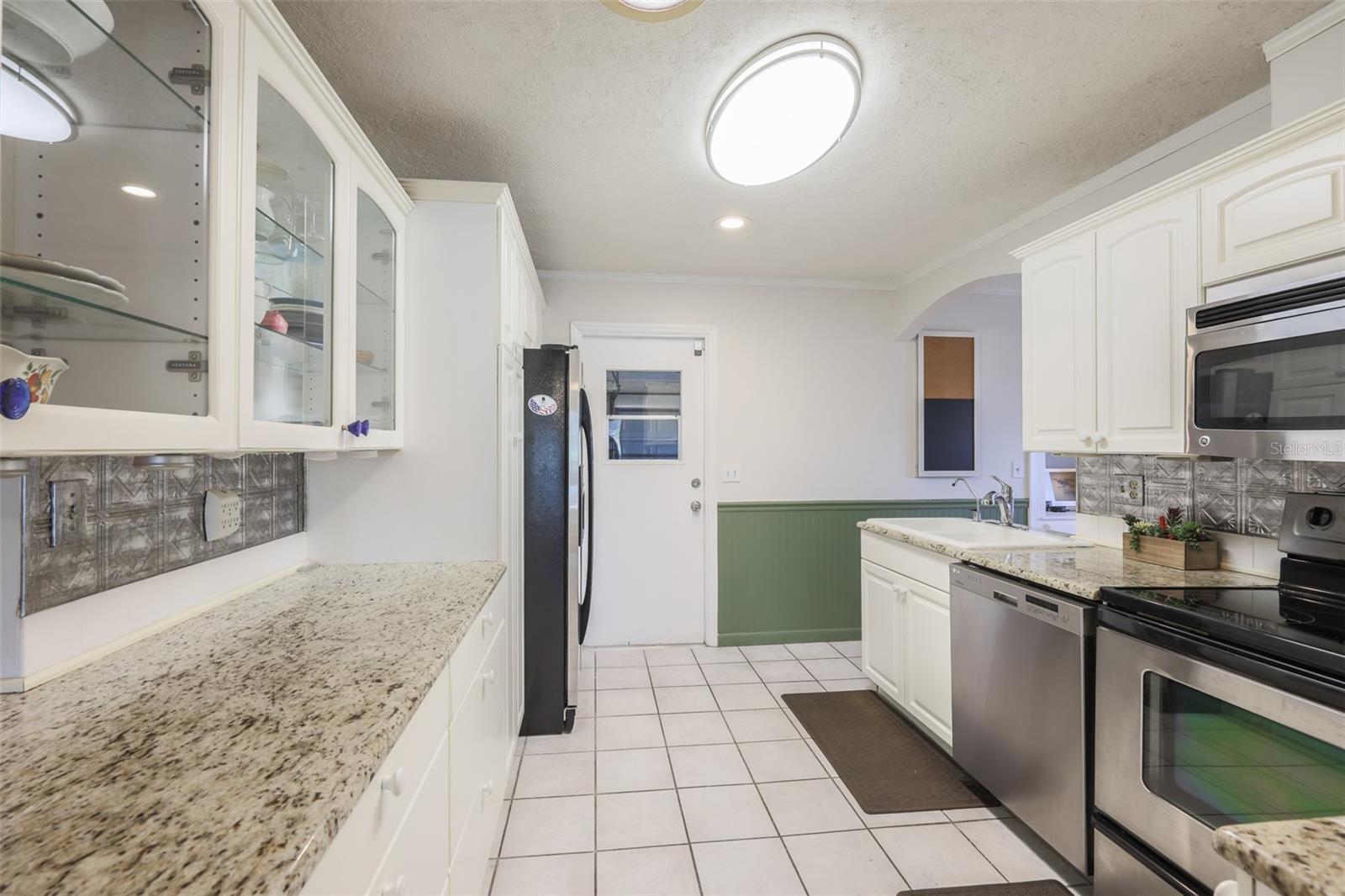 Image 16 of 46 For 318 Fairside Court