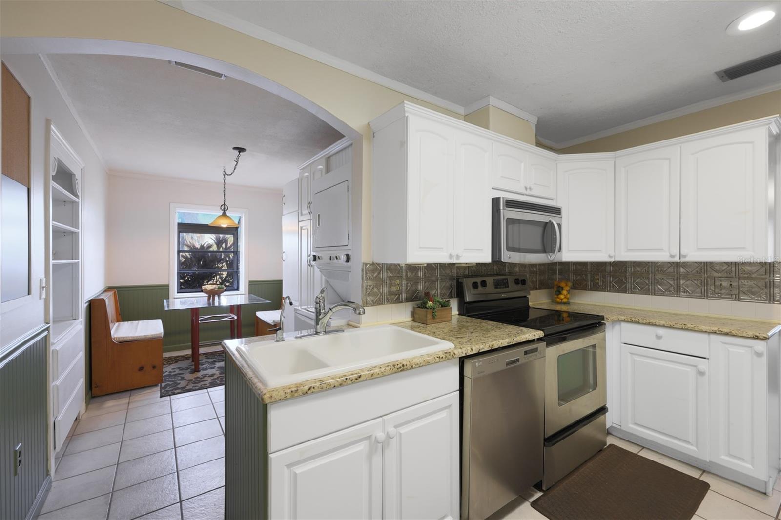 Image 18 of 46 For 318 Fairside Court