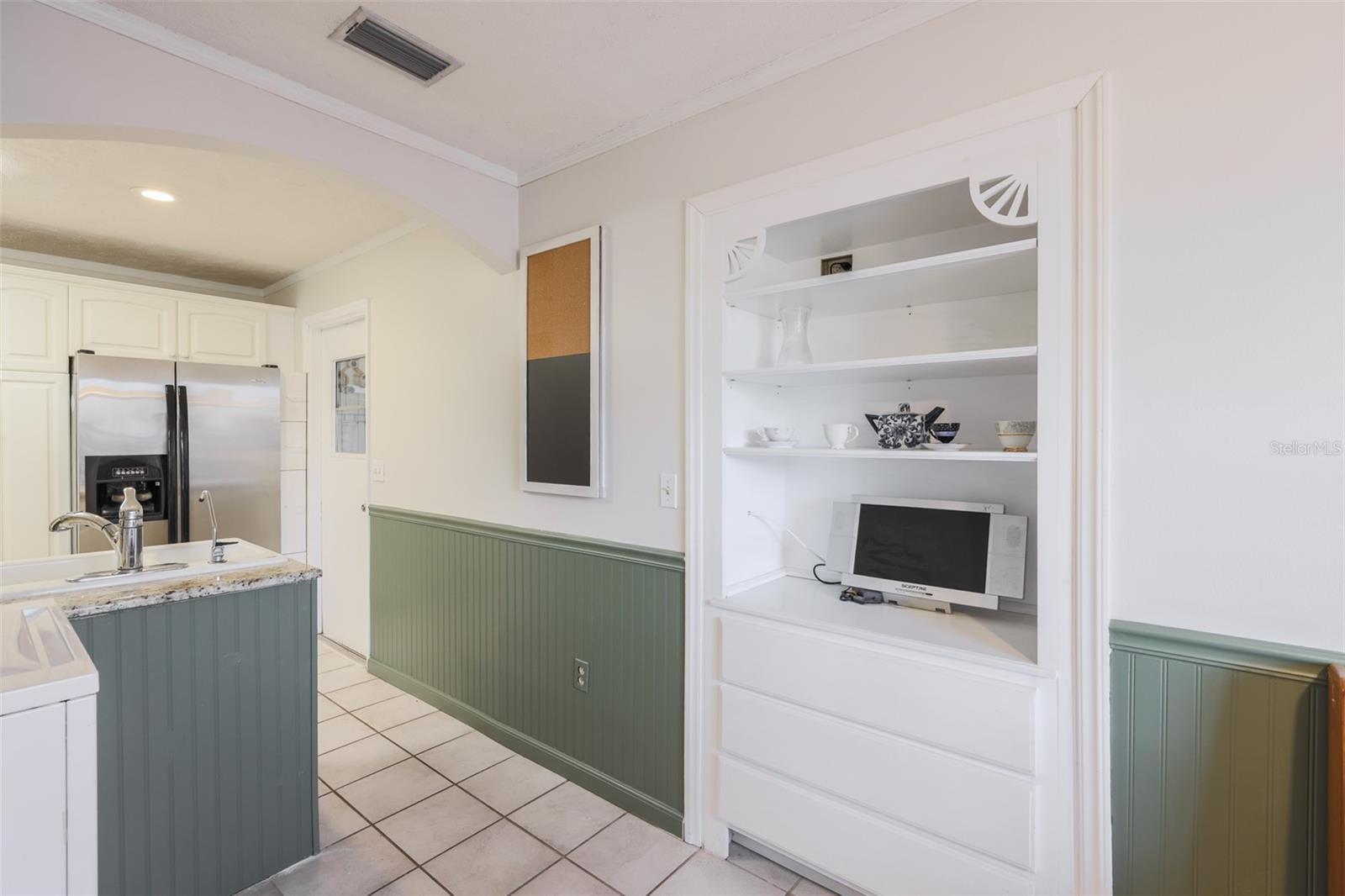 Image 21 of 46 For 318 Fairside Court