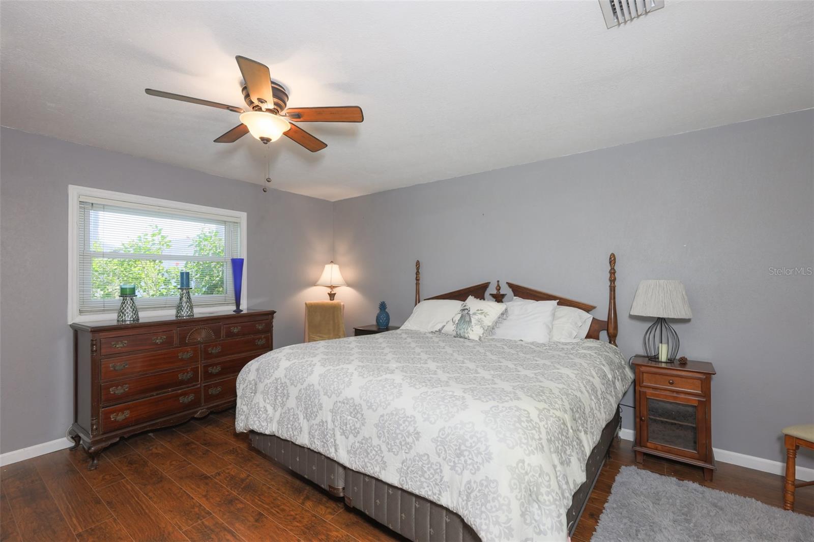 Image 23 of 46 For 318 Fairside Court