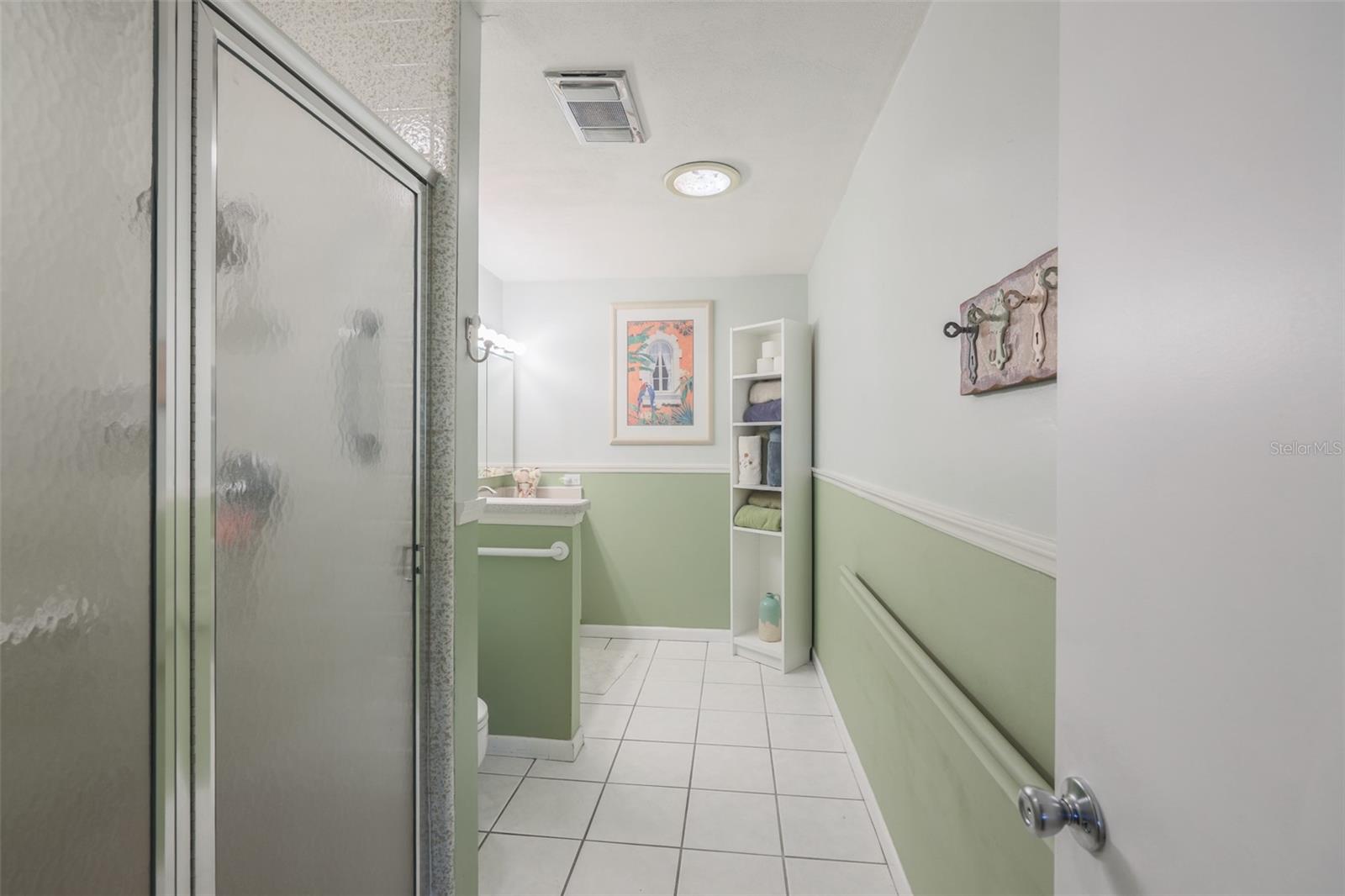 Image 26 of 46 For 318 Fairside Court