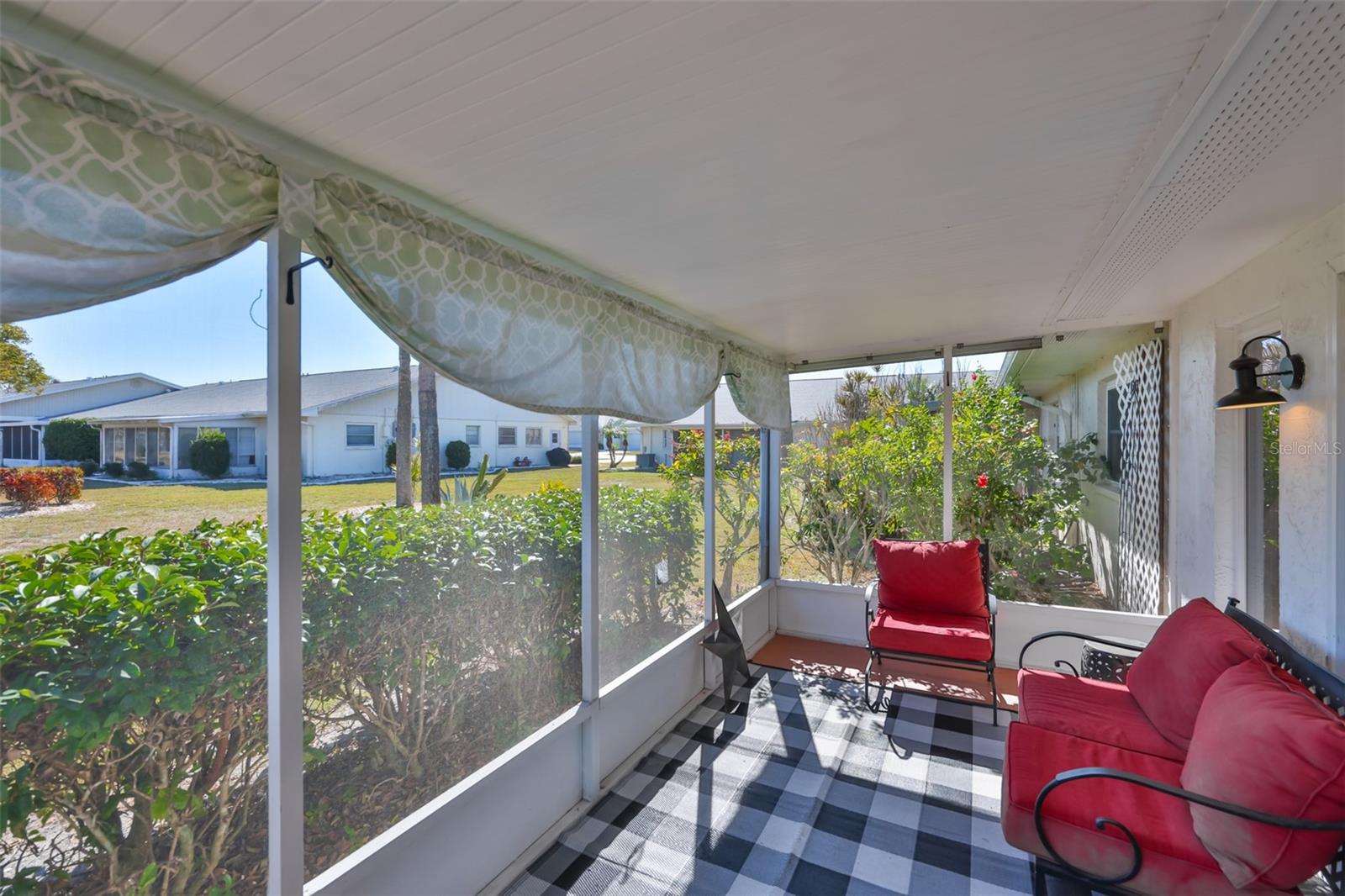 Image 32 of 46 For 318 Fairside Court