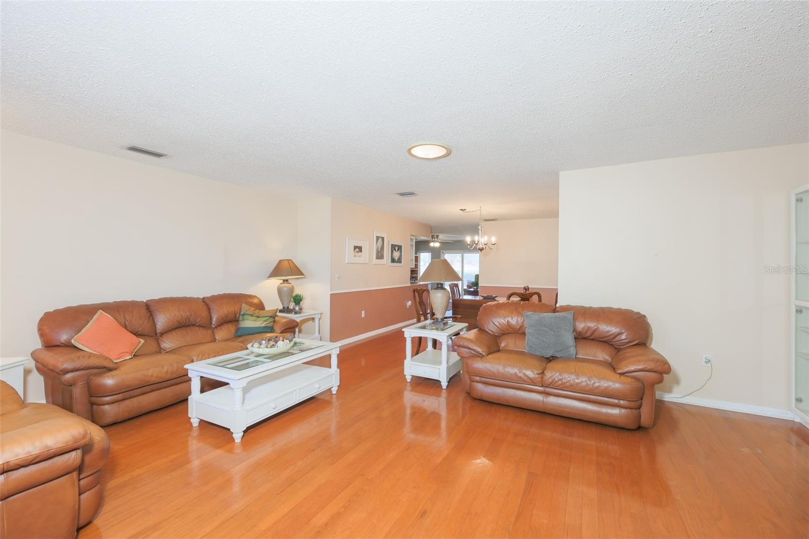 Image 4 of 46 For 318 Fairside Court