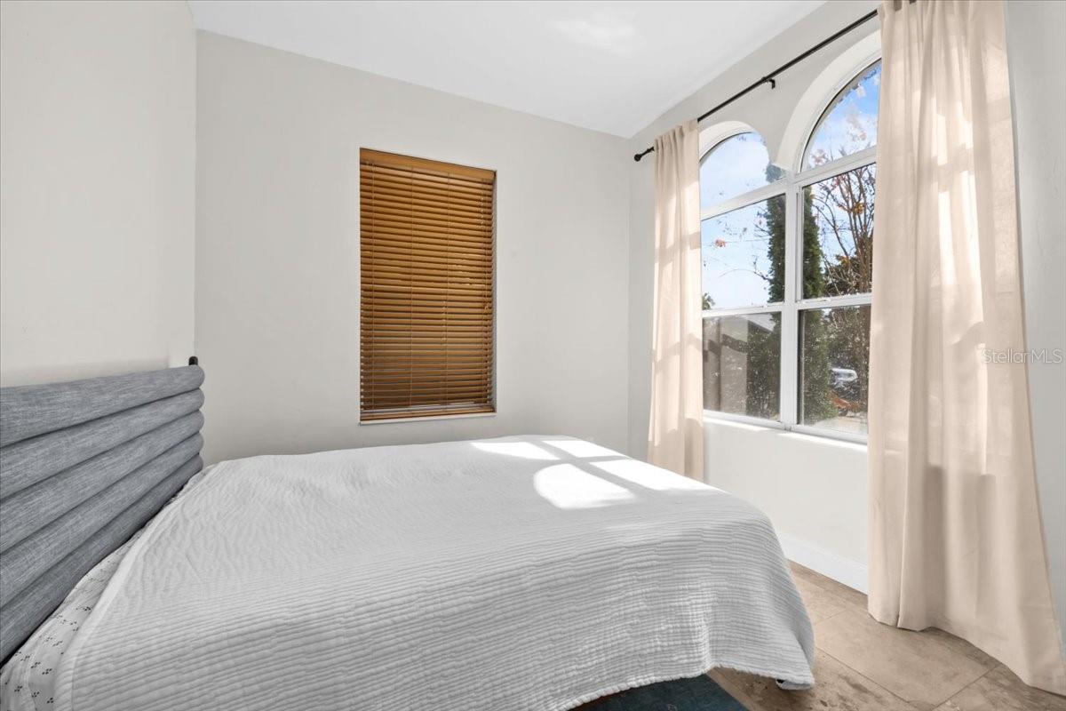 Image 16 of 45 For 2327 4th Avenue N