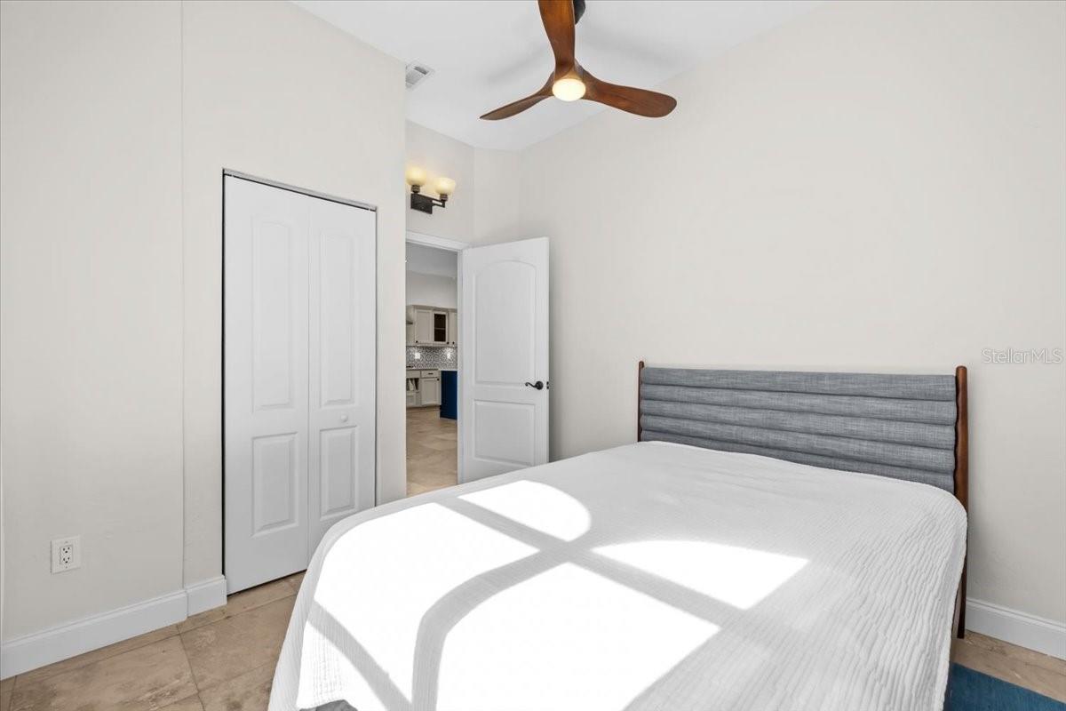 Image 17 of 45 For 2327 4th Avenue N