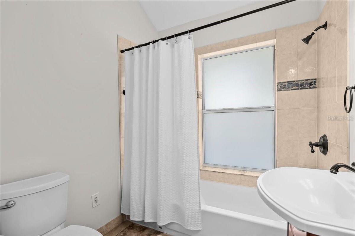 Image 32 of 45 For 2327 4th Avenue N