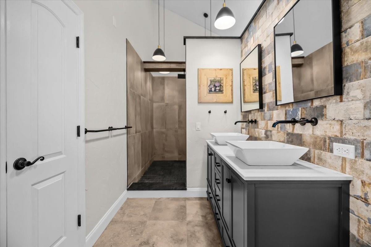 Image 40 of 45 For 2327 4th Avenue N