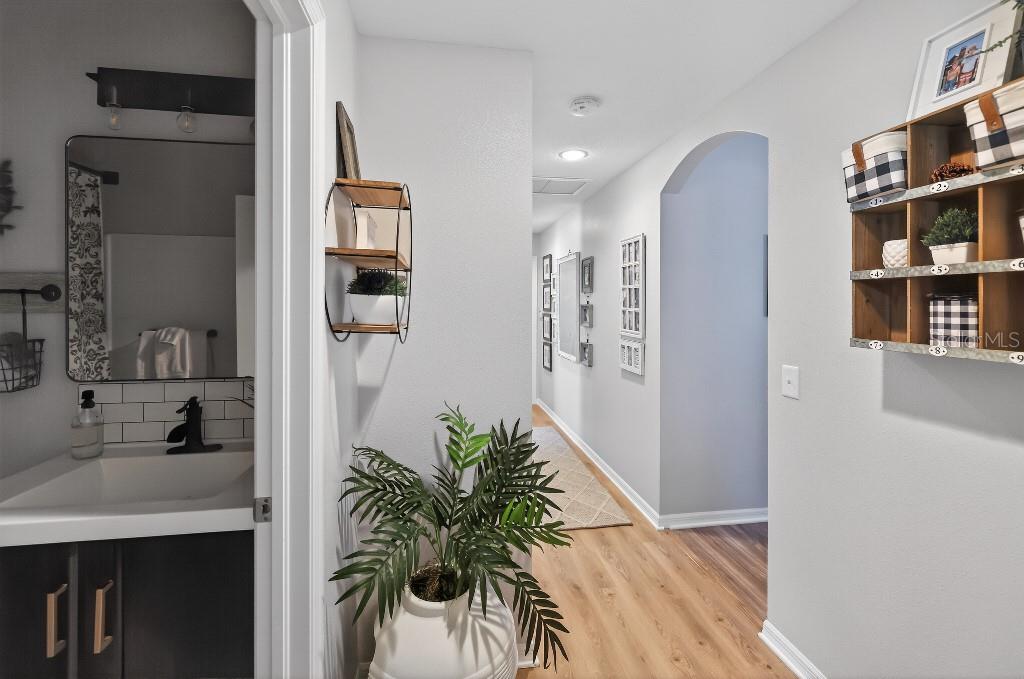 Image 26 of 36 For 4318 English Turn Way