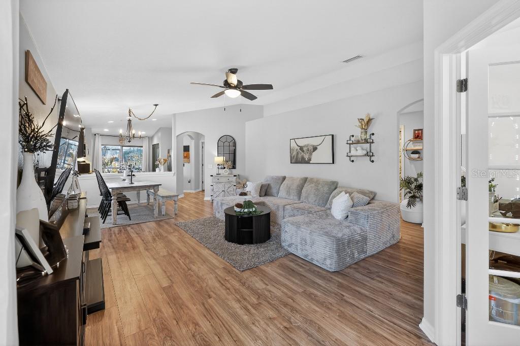 Image 3 of 36 For 4318 English Turn Way