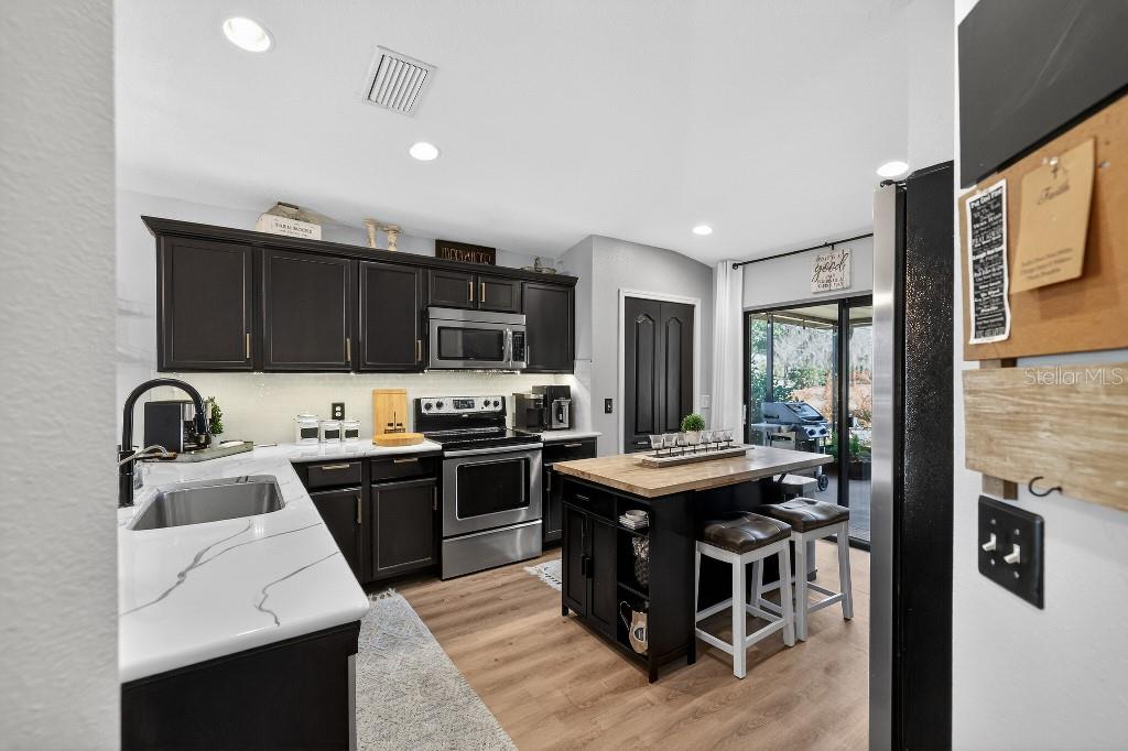 Image 5 of 36 For 4318 English Turn Way