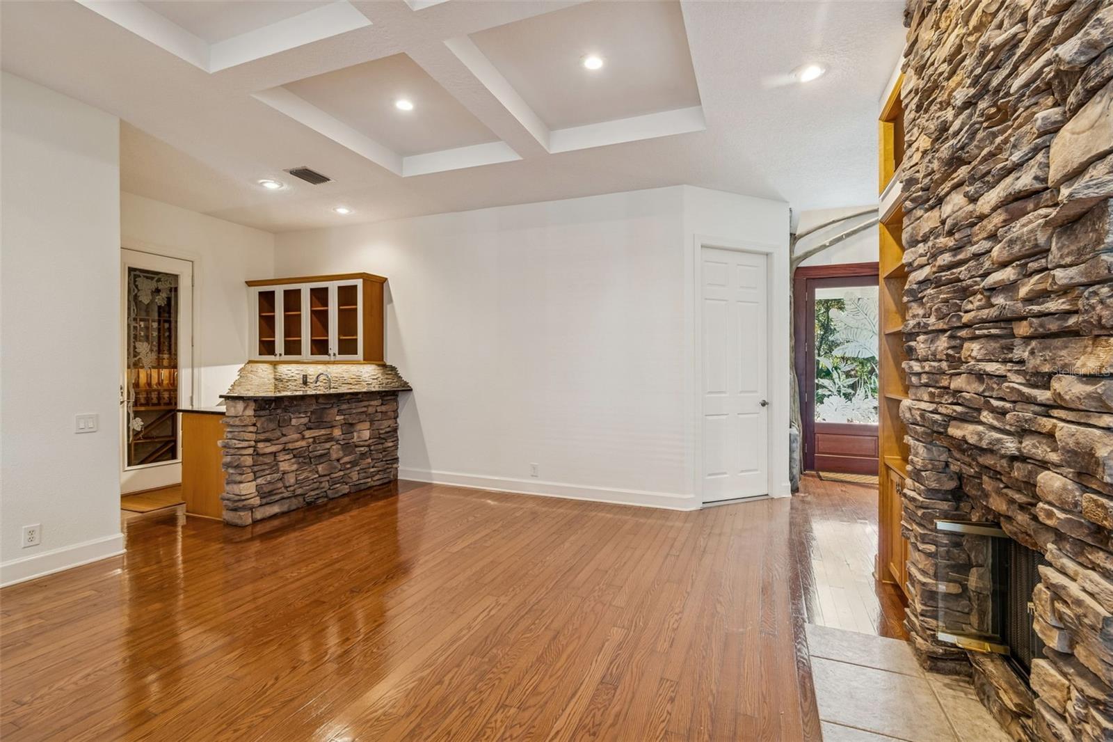 Image 10 of 95 For 1130 Anclote Rd