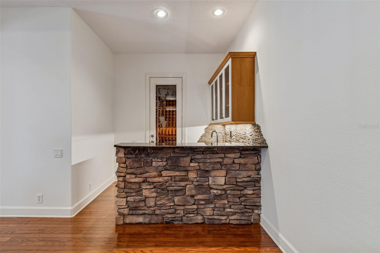 Image 14 of 95 For 1130 Anclote Rd