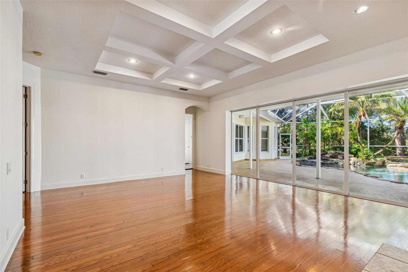 Image 20 of 95 For 1130 Anclote Rd