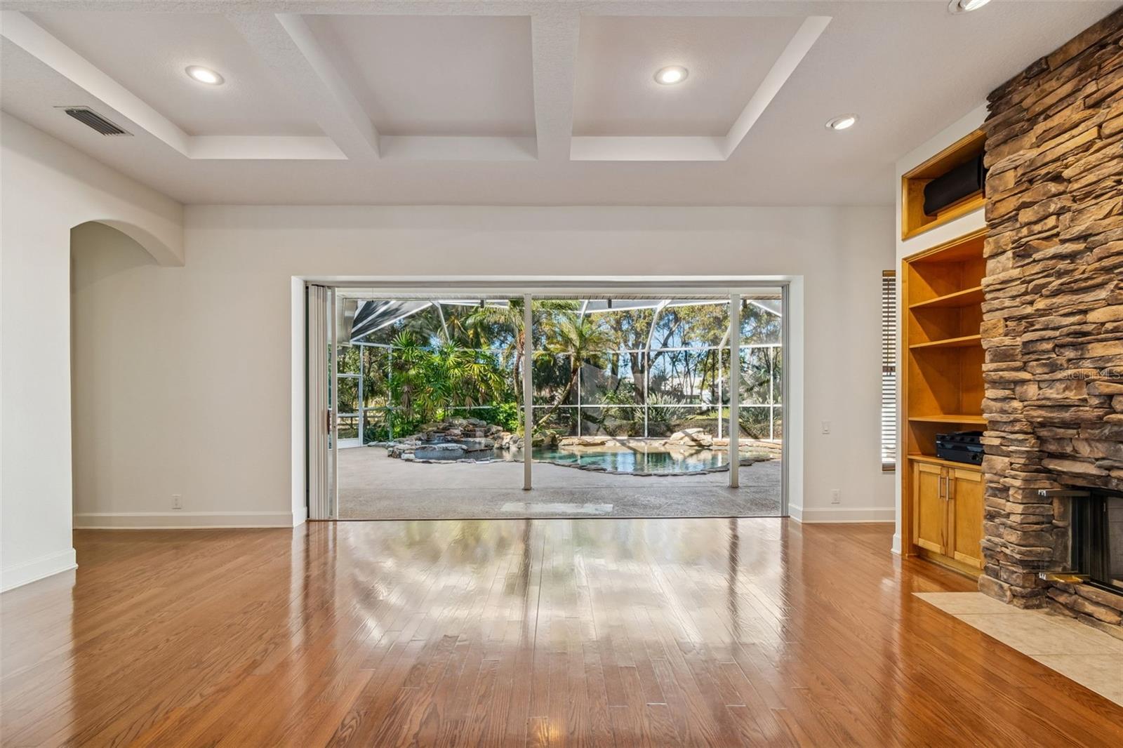 Image 23 of 95 For 1130 Anclote Rd