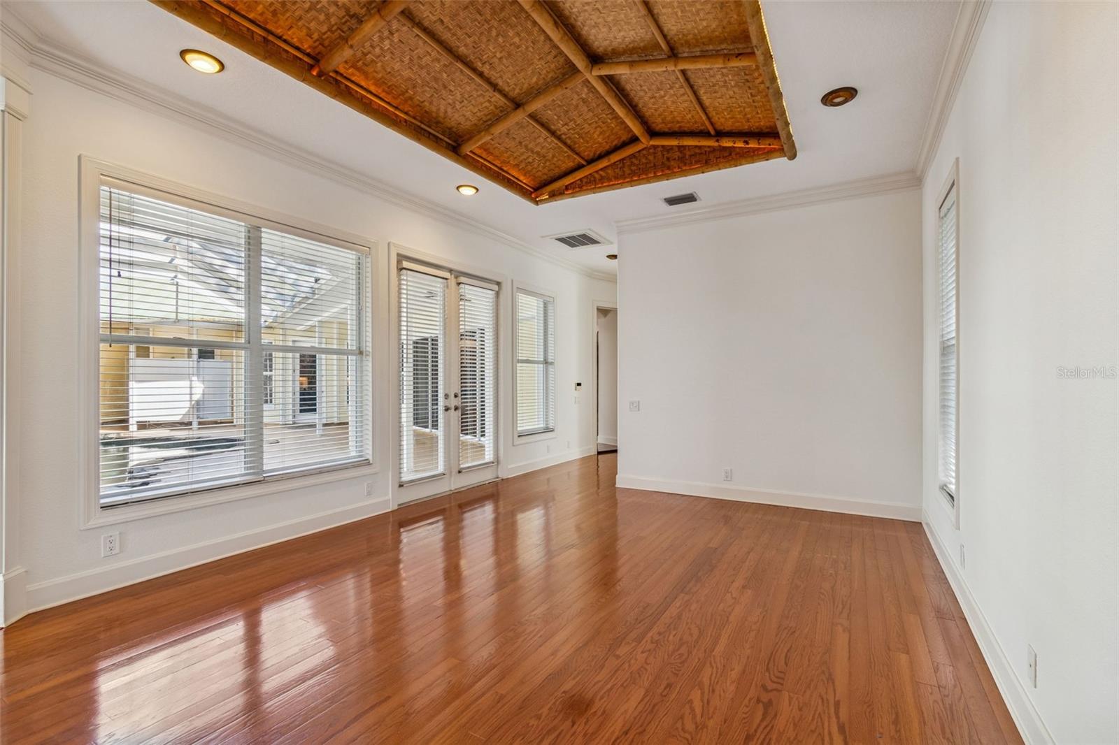 Image 36 of 95 For 1130 Anclote Rd