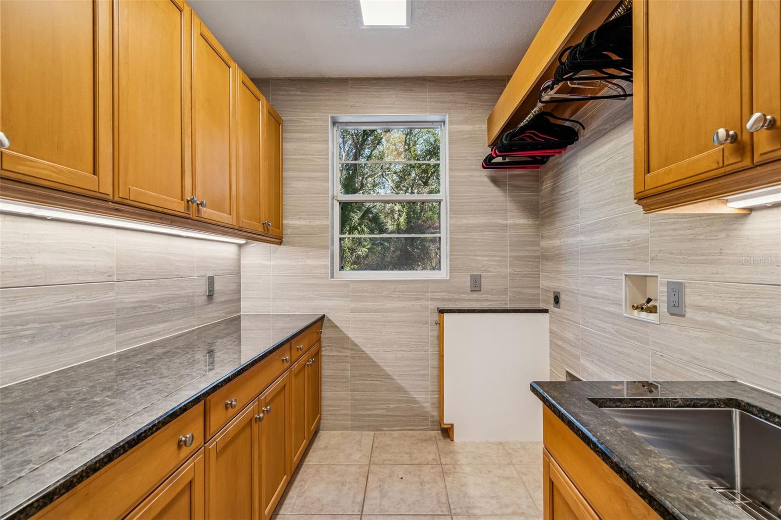 Image 61 of 95 For 1130 Anclote Rd