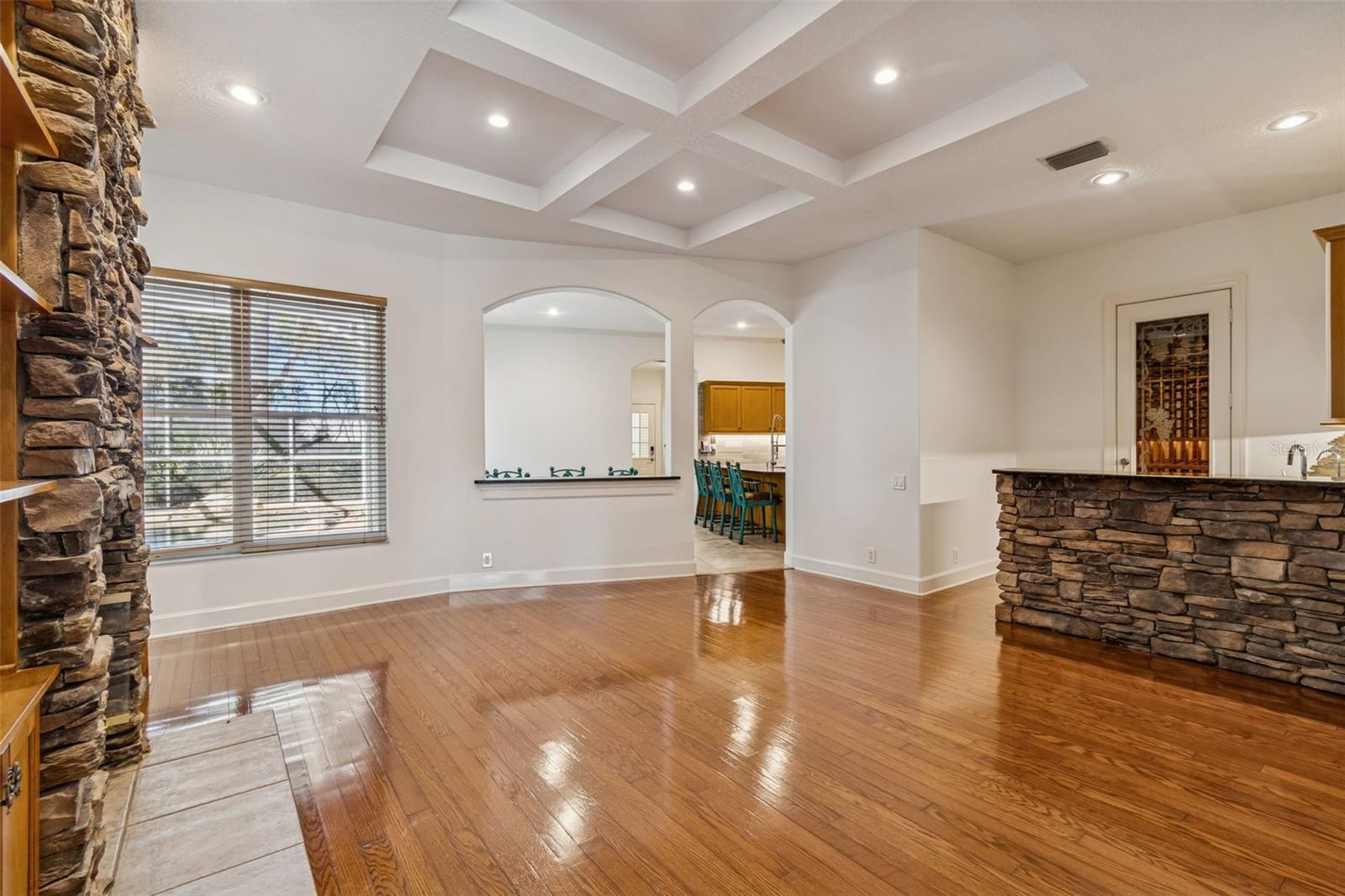 Image 9 of 95 For 1130 Anclote Rd