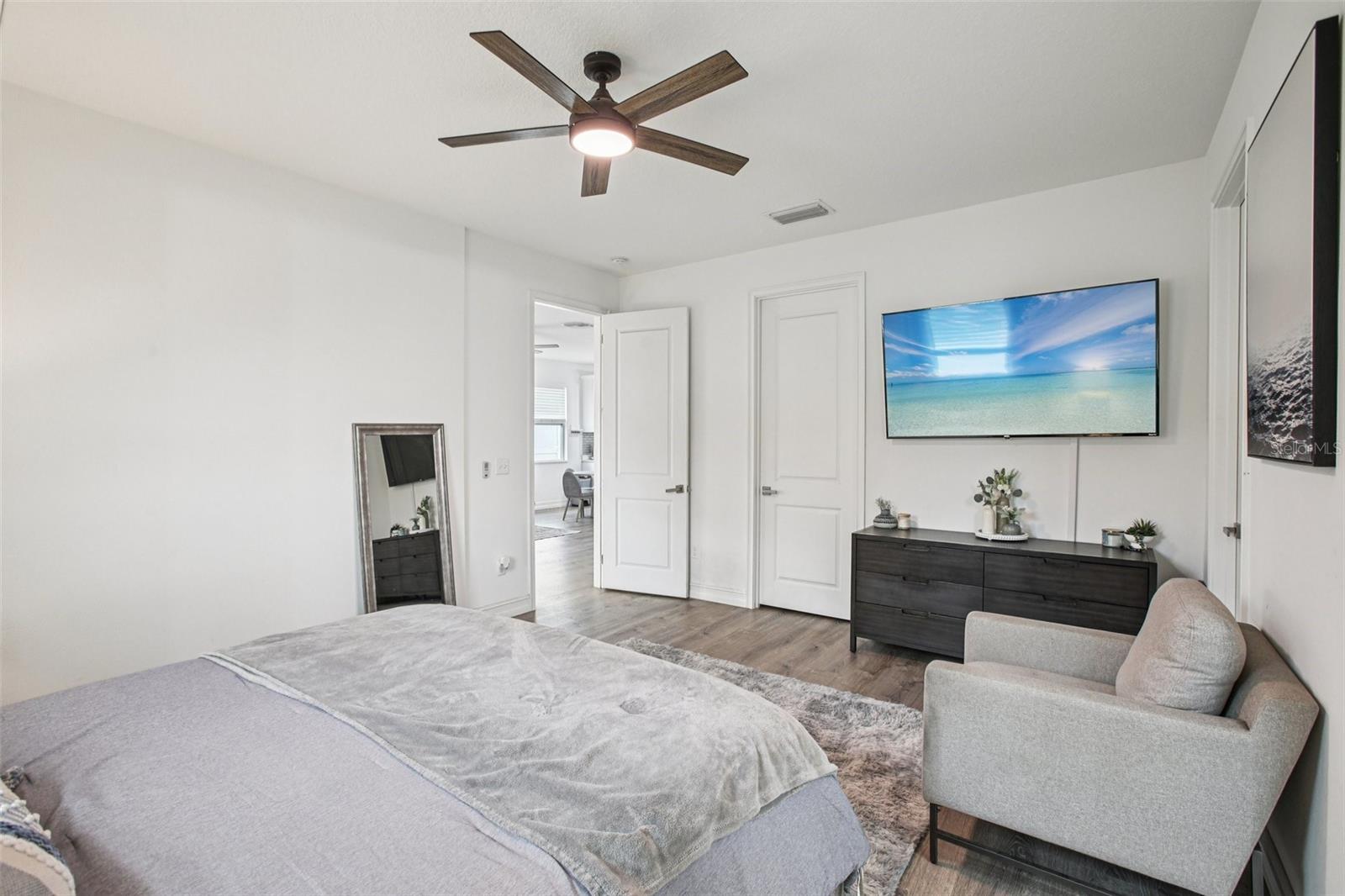 Listing photo id 11 for 801 Sligh Avenue 1-2