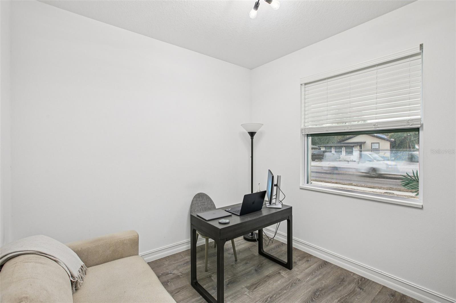 Listing photo id 15 for 801 Sligh Avenue 1-2