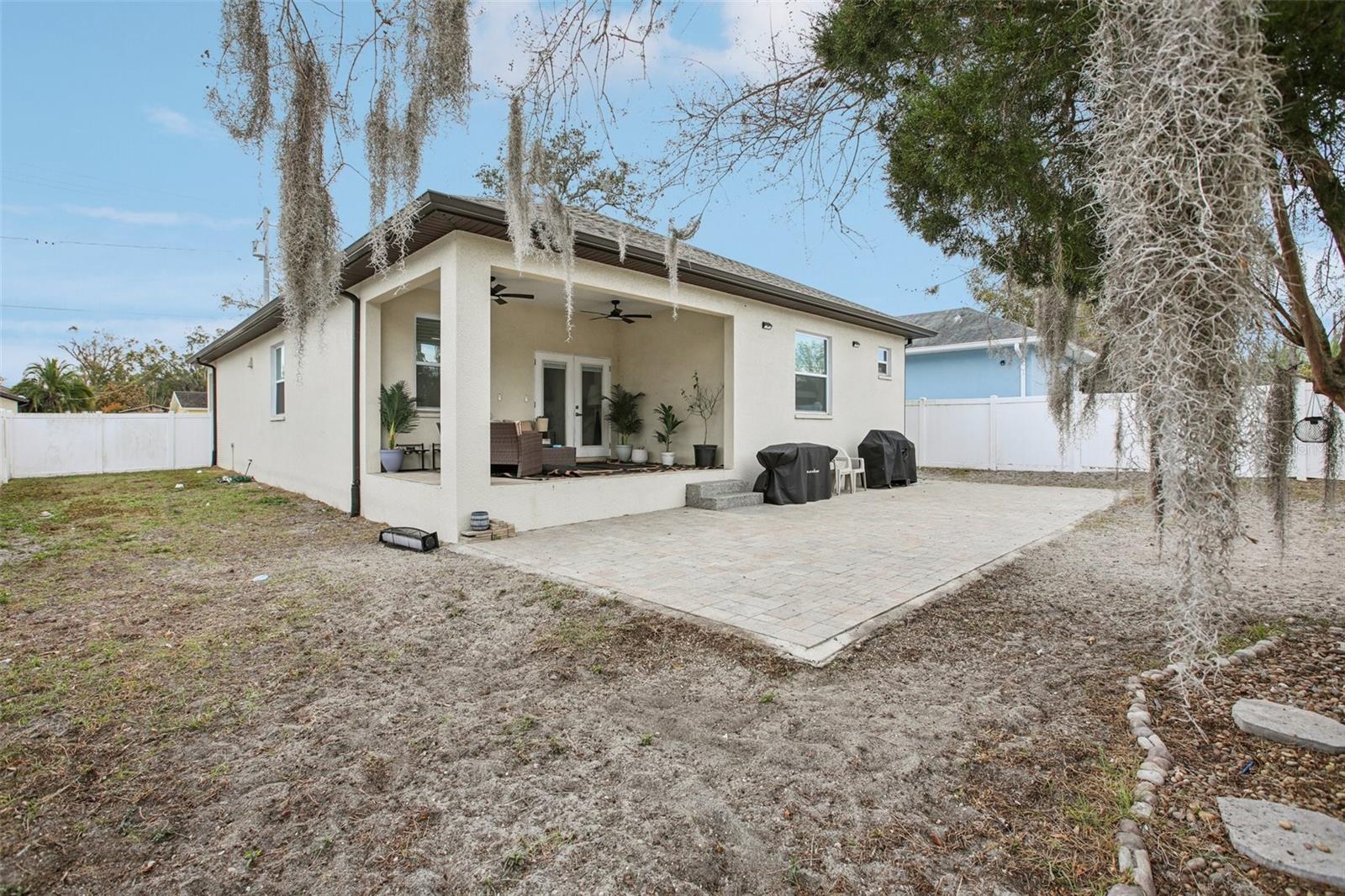 Listing photo id 24 for 801 Sligh Avenue 1-2