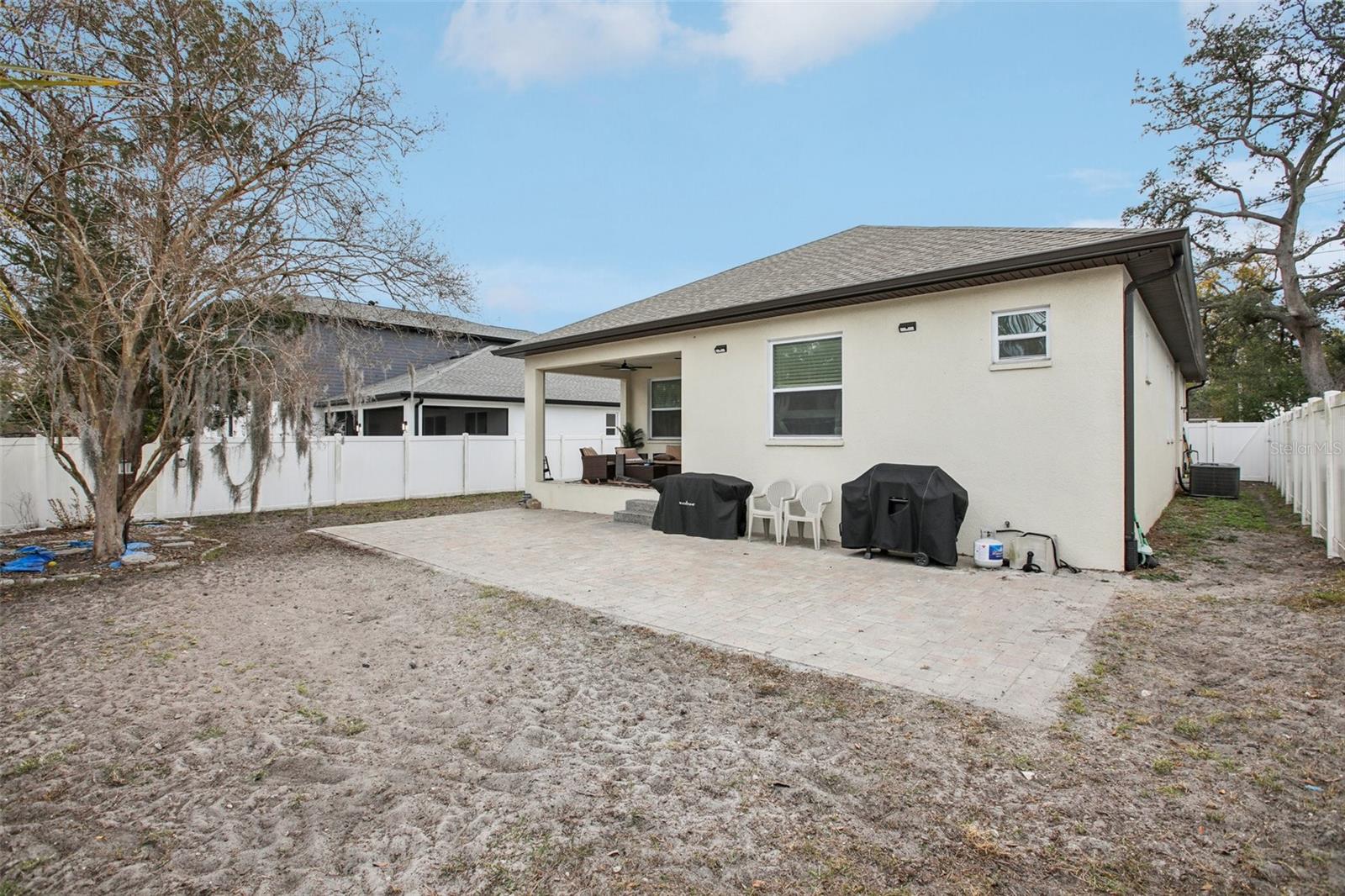 Listing photo id 25 for 801 Sligh Avenue 1-2