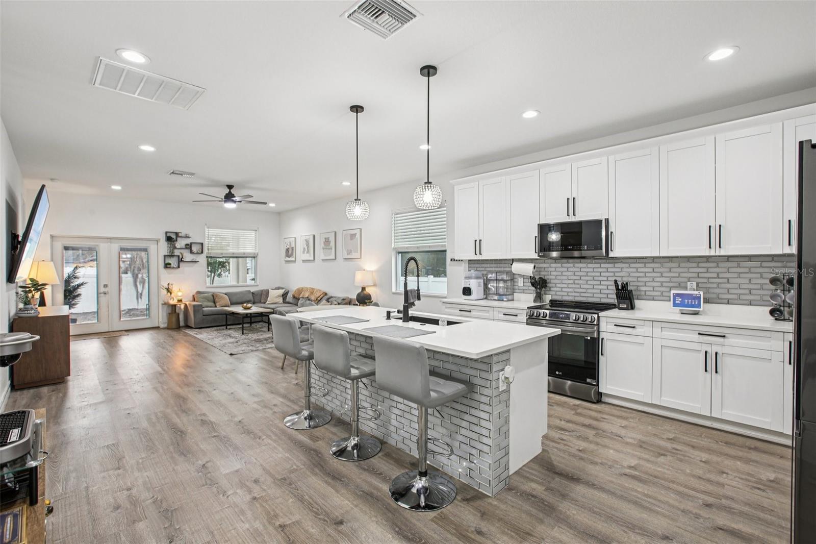 Listing photo id 1 for 801 Sligh Avenue 1-2