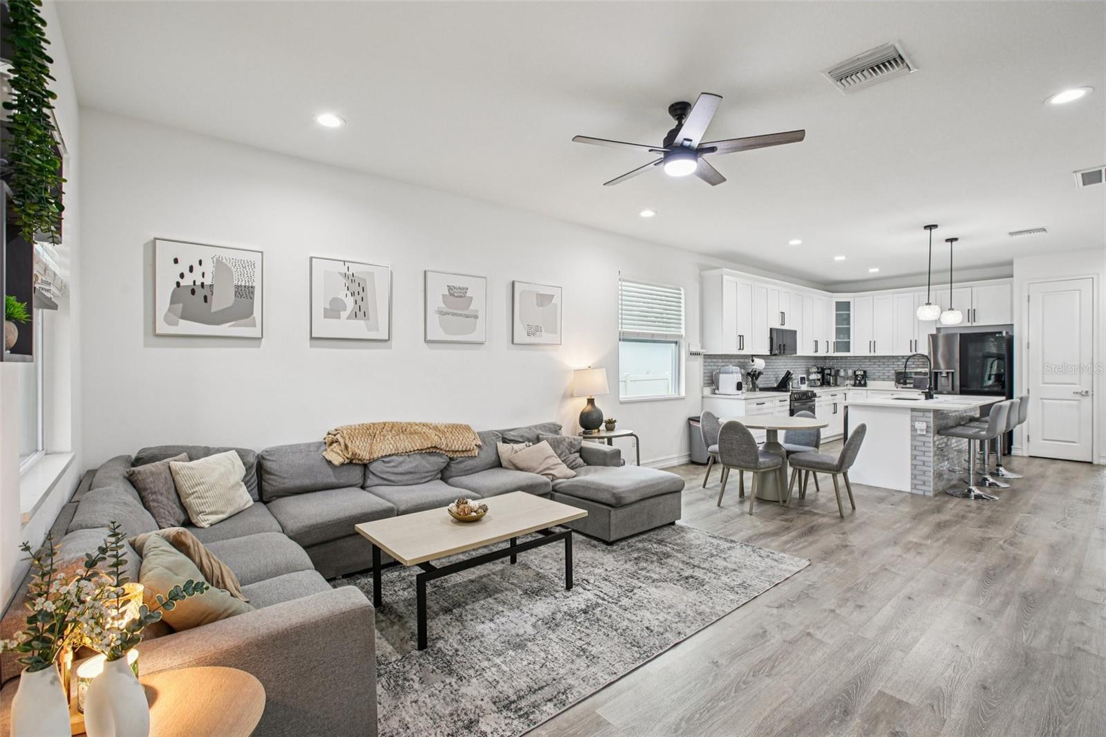 Listing photo id 2 for 801 Sligh Avenue 1-2