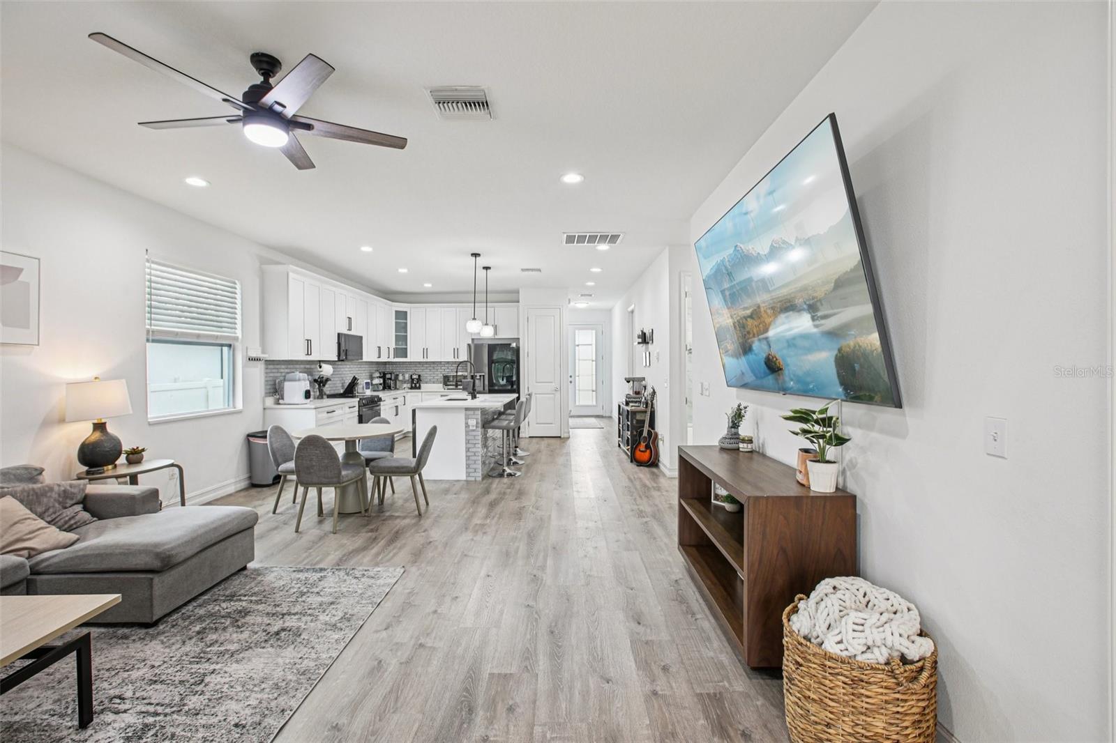 Listing photo id 4 for 801 Sligh Avenue 1-2