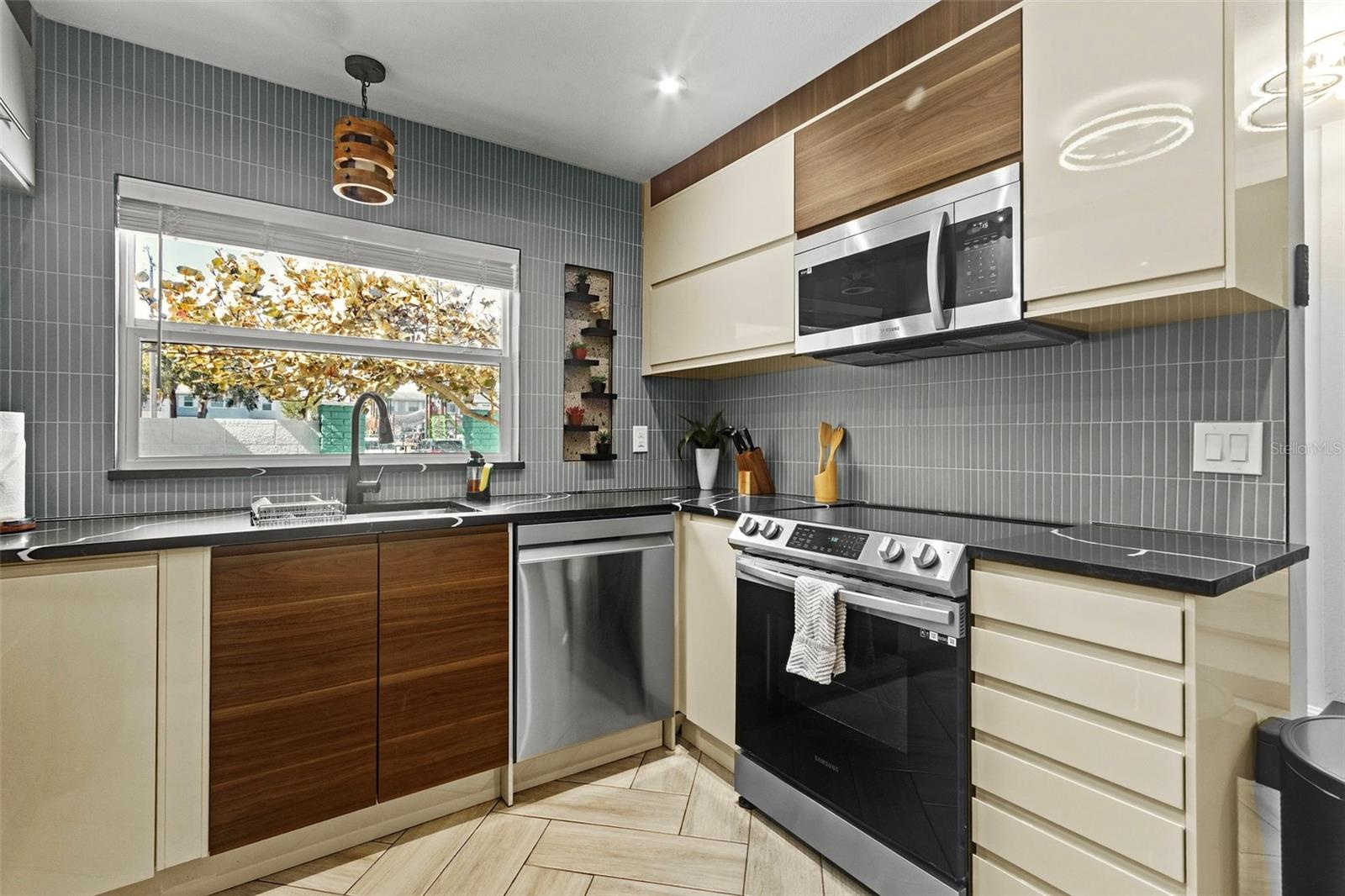 Image 12 of 34 For 10021 53rd Street