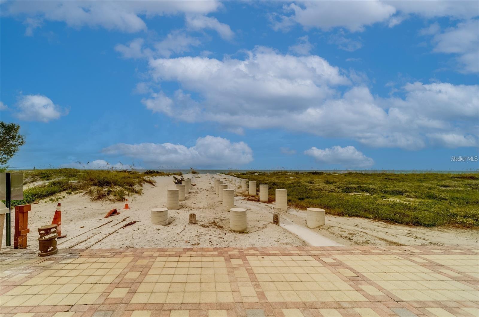 Image 22 of 26 For 880 Mandalay Avenue S705