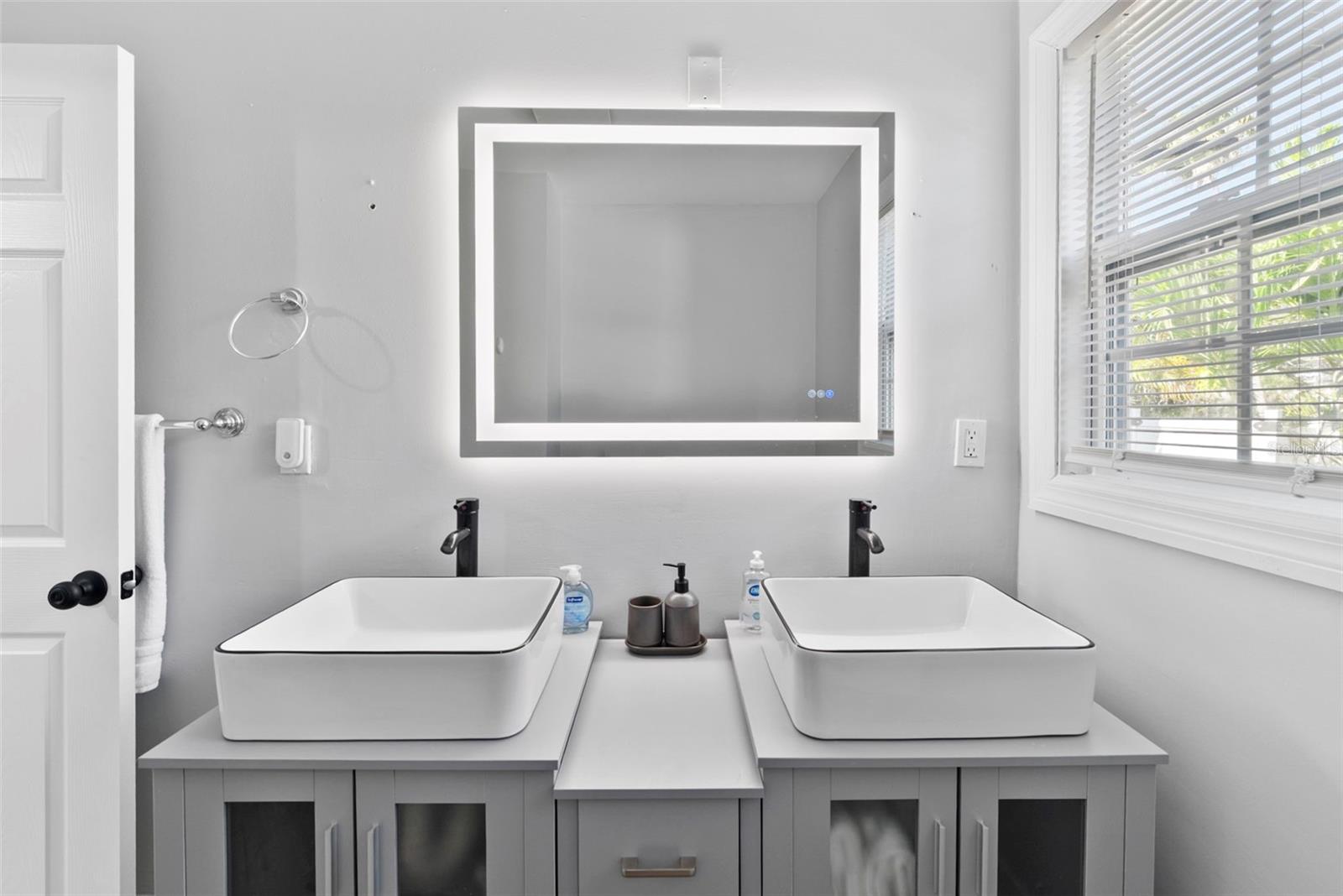 Image 22 of 36 For 204 44th Avenue