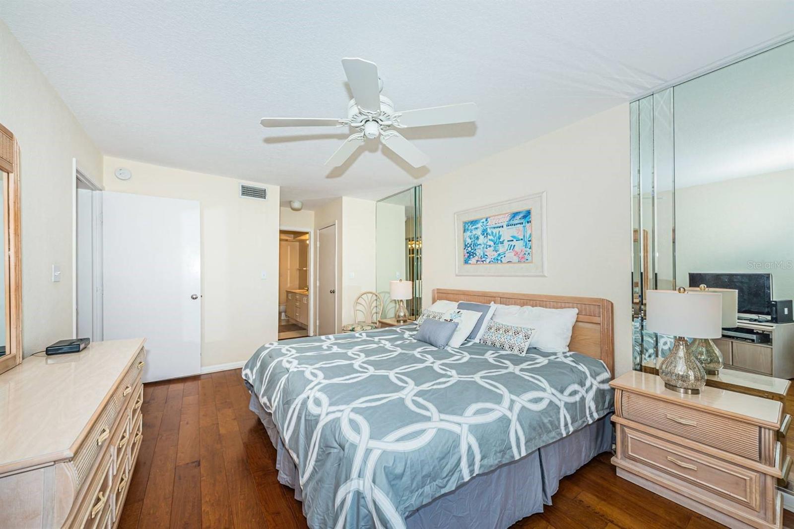 Image 13 of 26 For 6105 Bahia Del Mar Circle 382