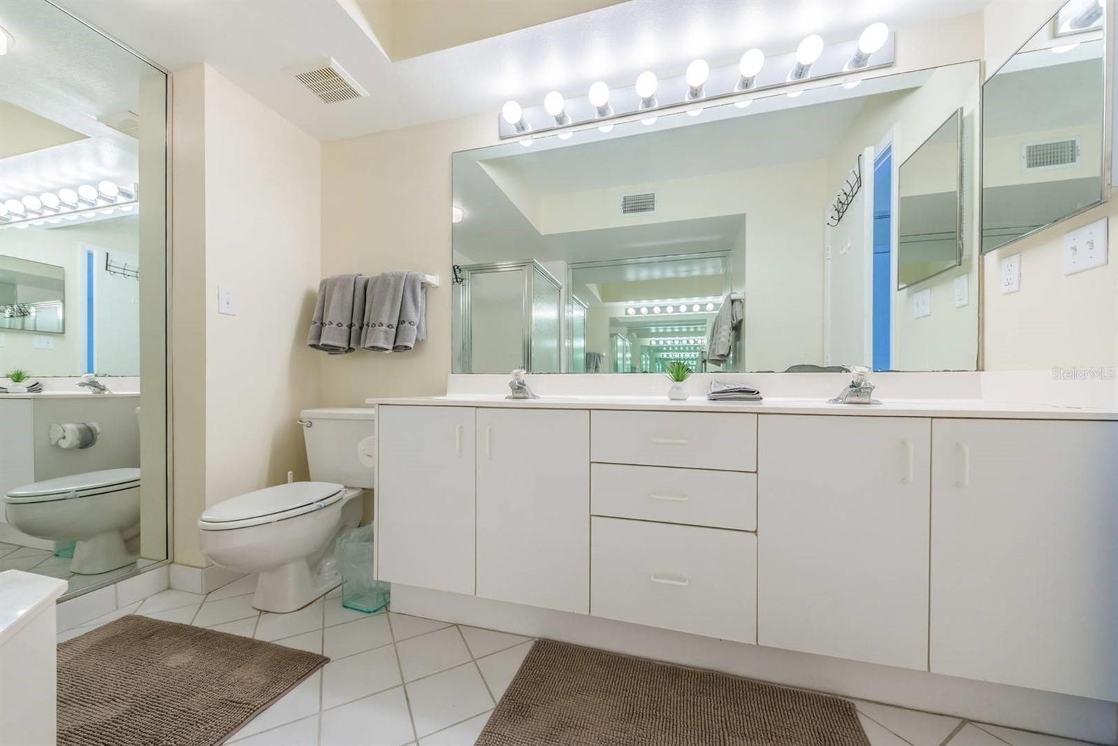 Image 16 of 26 For 6105 Bahia Del Mar Circle 382