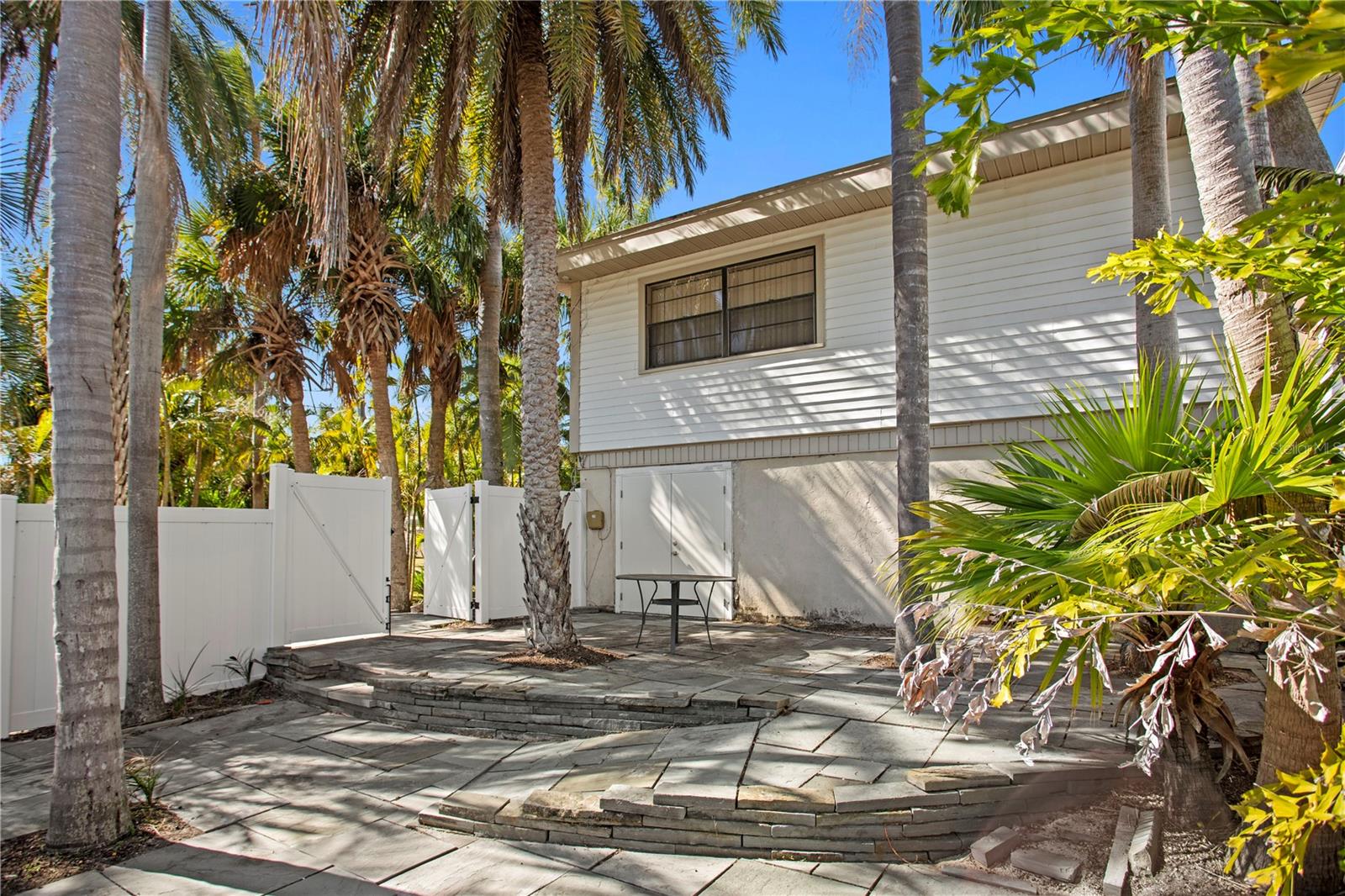 Image 10 of 70 For 879 Eldorado Avenue