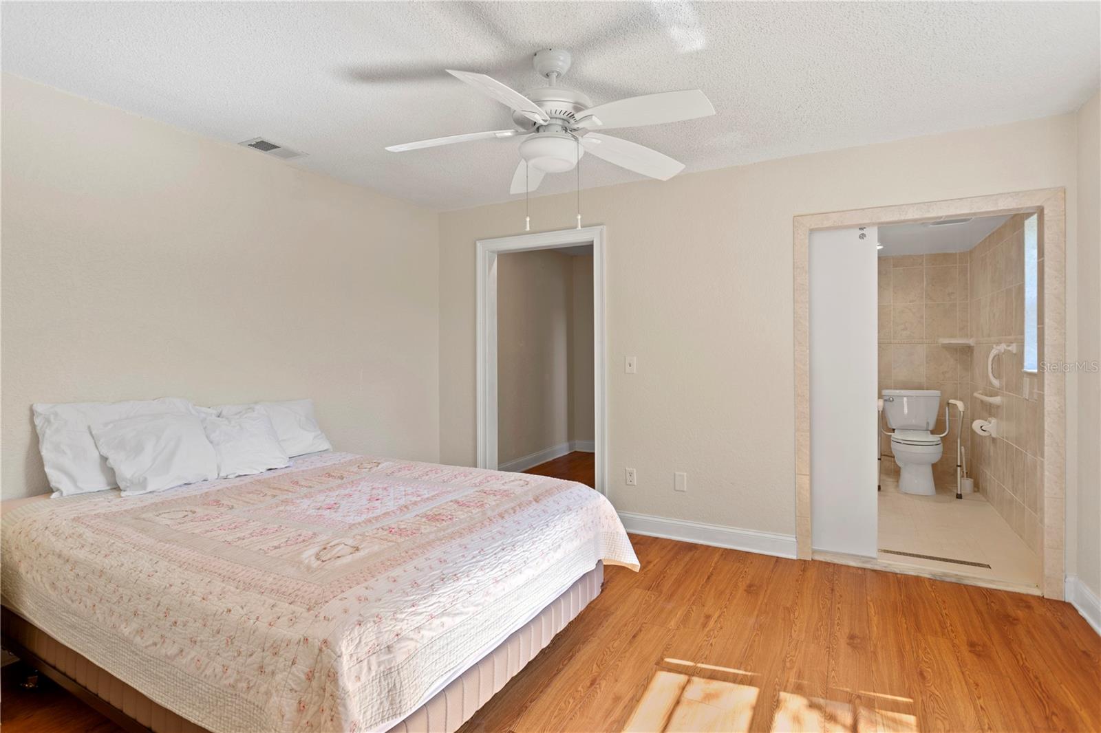 Image 26 of 70 For 879 Eldorado Avenue