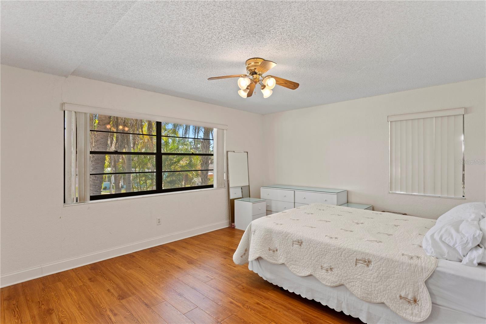 Image 28 of 70 For 879 Eldorado Avenue