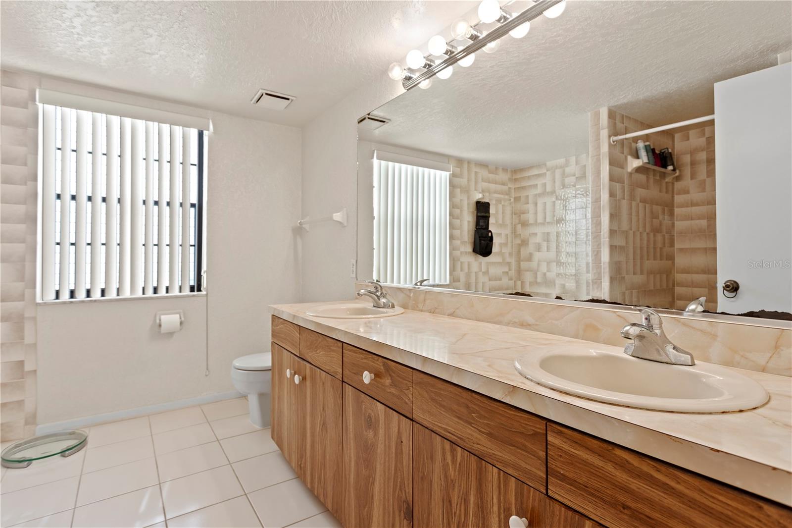 Image 31 of 70 For 879 Eldorado Avenue