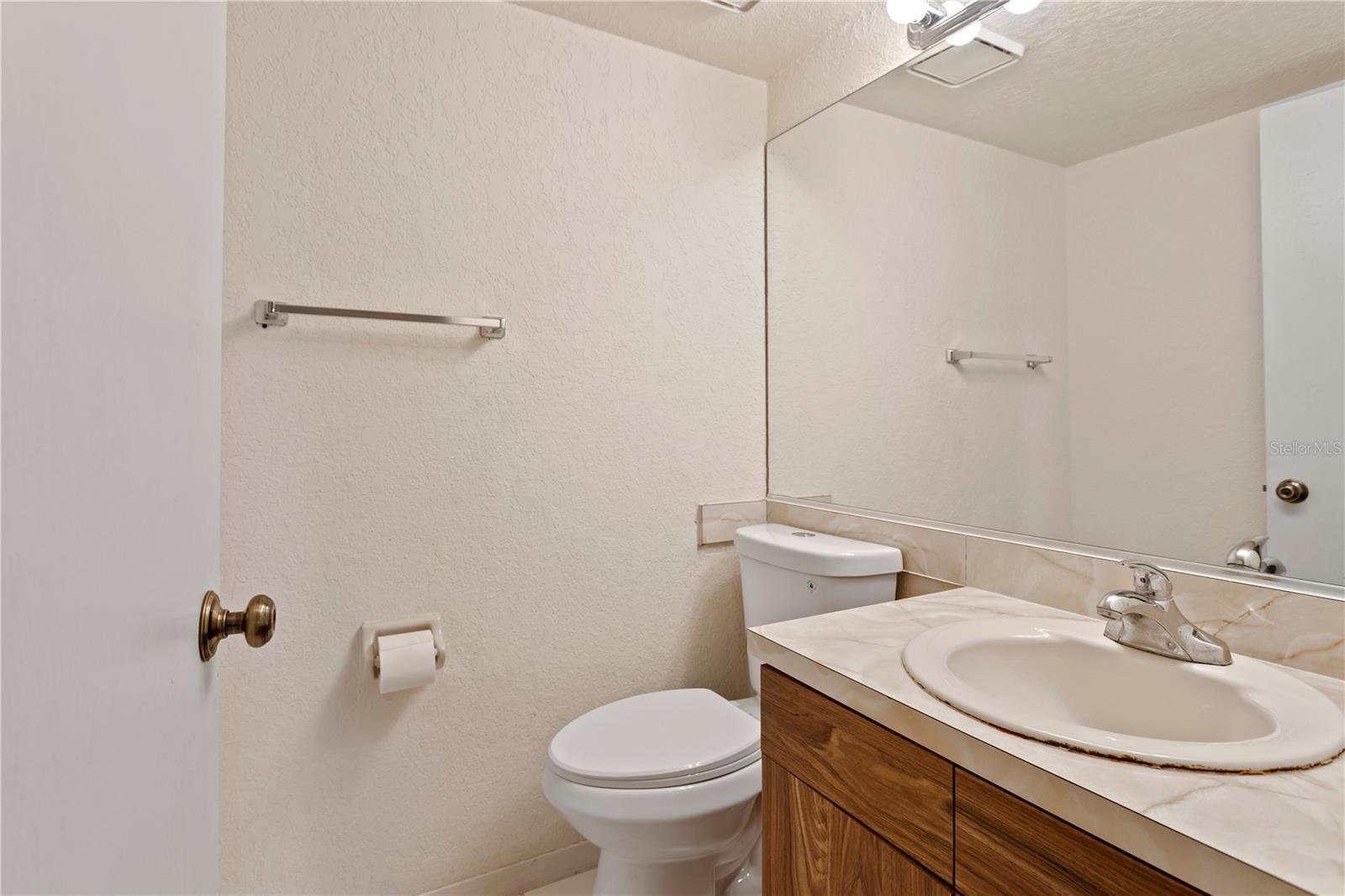 Image 38 of 70 For 879 Eldorado Avenue