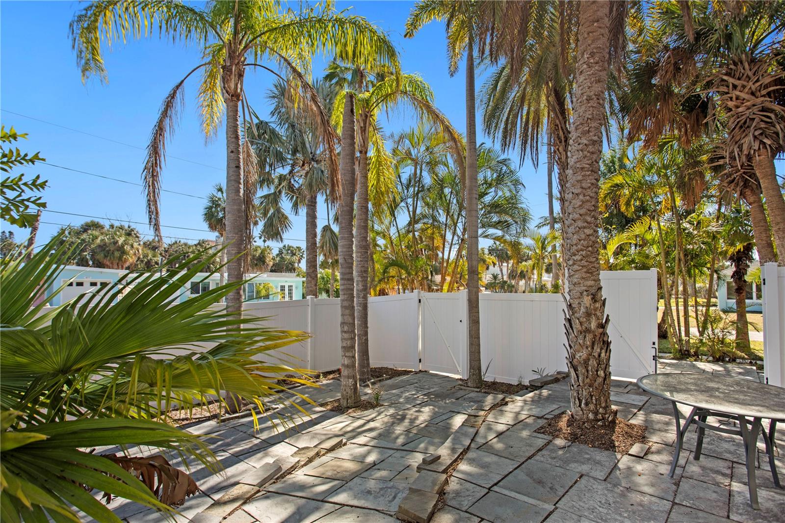 Image 9 of 70 For 879 Eldorado Avenue