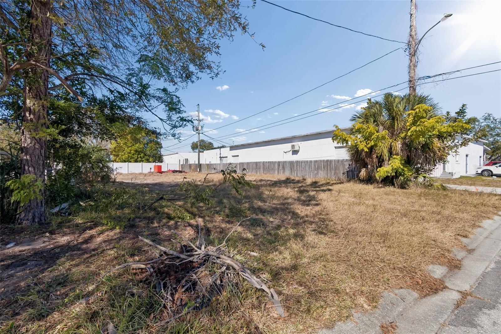 Listing photo id 11 for 0 42nd St S  