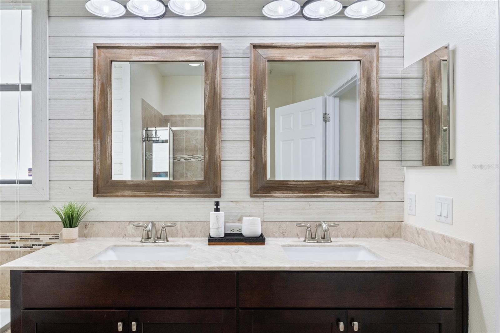 Image 16 of 32 For 11528 Palmetto Pine Street