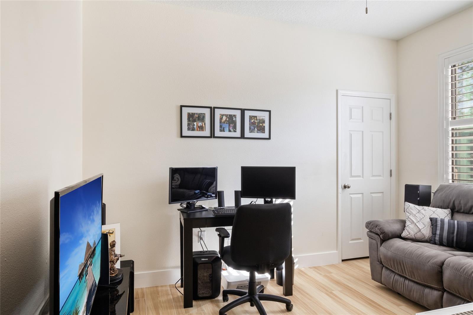 Image 17 of 32 For 11528 Palmetto Pine Street