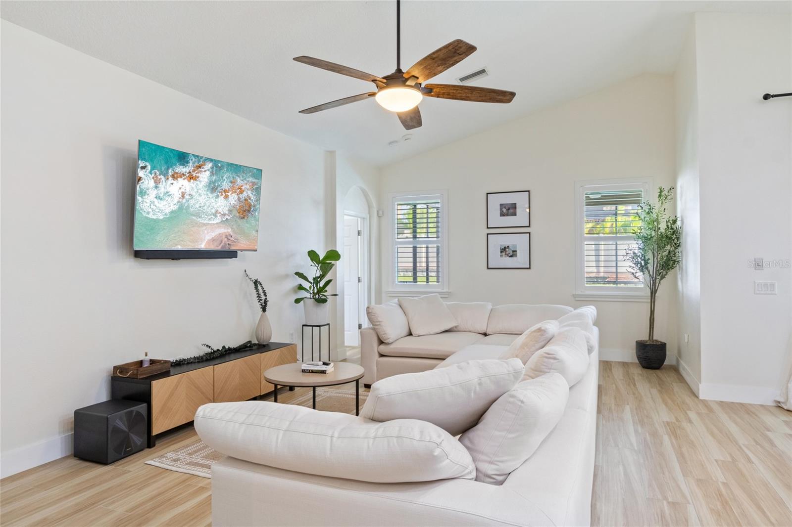 Image 6 of 32 For 11528 Palmetto Pine Street