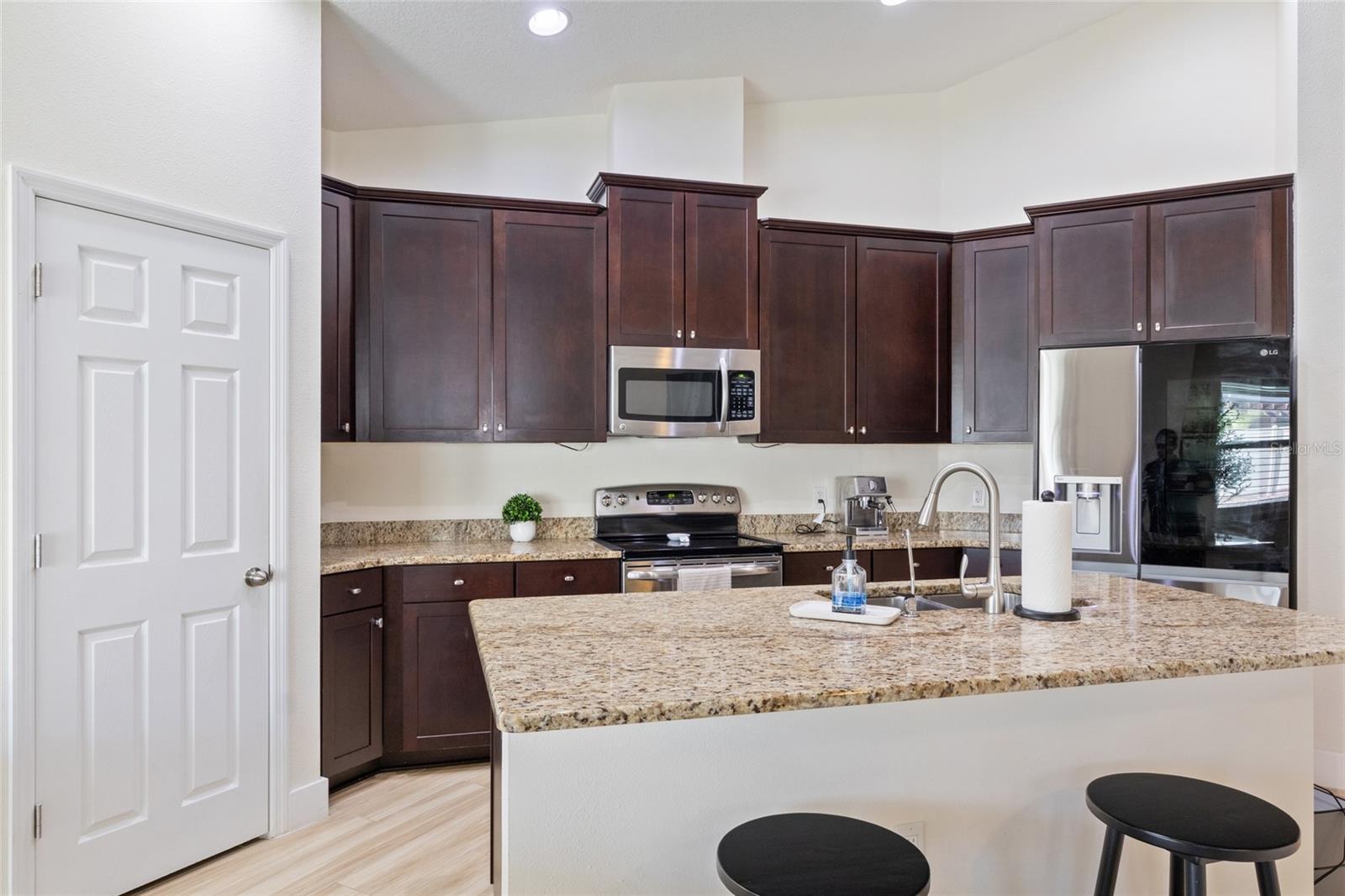 Image 9 of 32 For 11528 Palmetto Pine Street