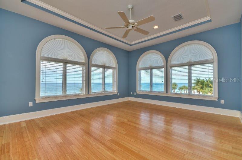 Listing photo id 11 for 220 Gulf Boulevard 8