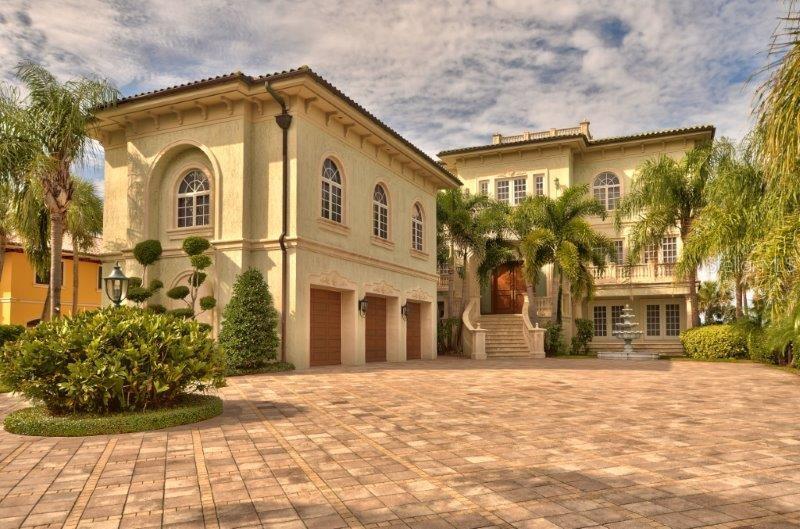 Listing photo id 0 for 220 Gulf Boulevard 8